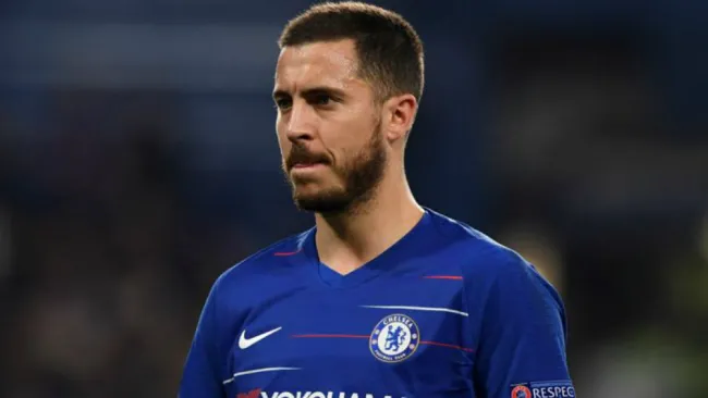 Eden Hazard, durante un duelo con el Chelsea