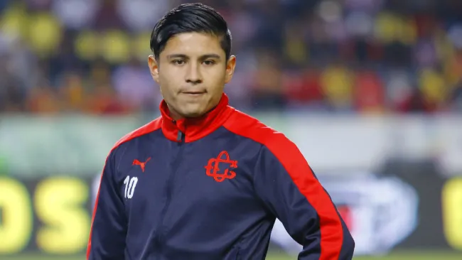 La Chofis López antes de un partido con Chivas