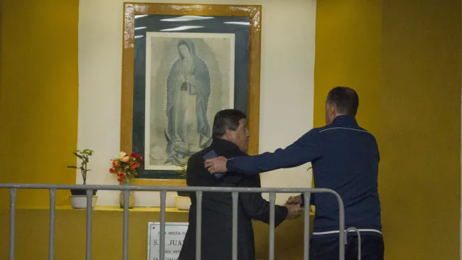 Piojo Herrera y Ricardo Peláez se encuentran en el altar del Azteca