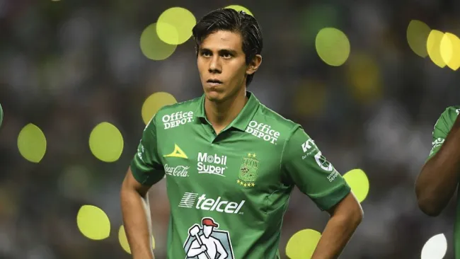 José Juan Macías durante un juego con León