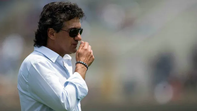 Rubén Omar Romano, sigue de cerca las acciones de su equipo