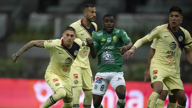 Nicolás Castillo busca ganar en balón parado contra León