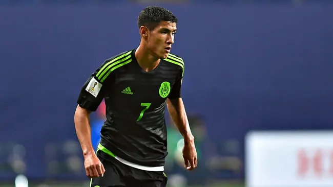 Uriel Antuna en un partido con el Tri Sub 20