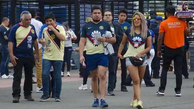 Aficionados de América ingresan al Estadio Azteca