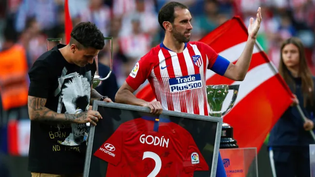 Godín se despide del Atlético en el Metropolitano 
