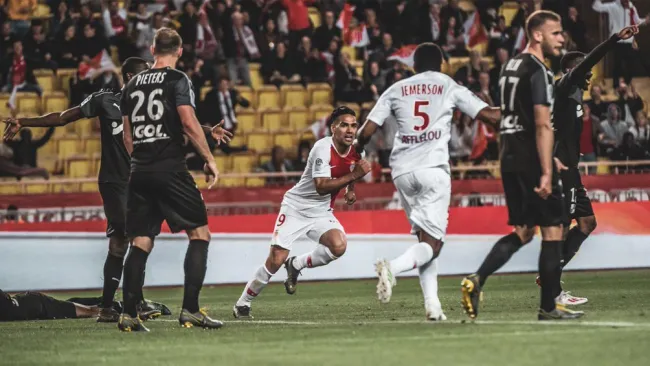 Radamel Falcao festeja gol con Mónaco