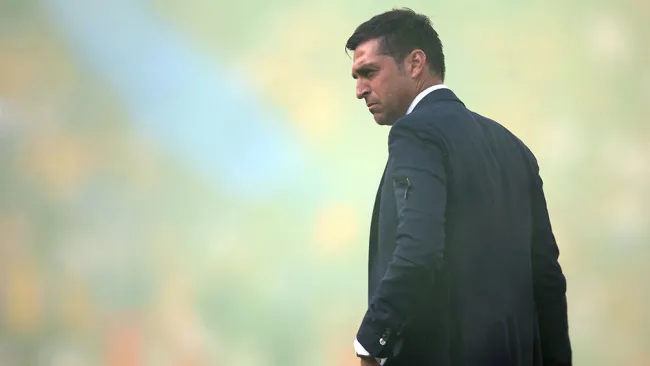 Diego Alonso en el Estadio Universitario