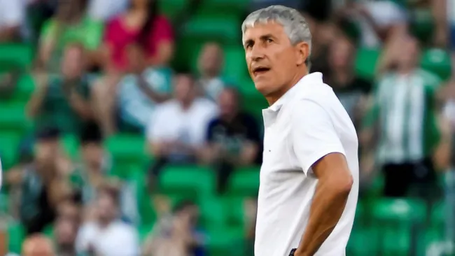 Quique Setién durante un partido contra el Huesca