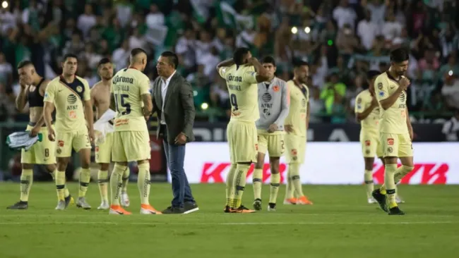 Jugadores del América tras ser eliminados por el León