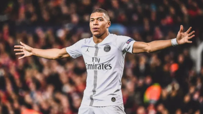 Kylian Mbappé celebra un gol con el PSG