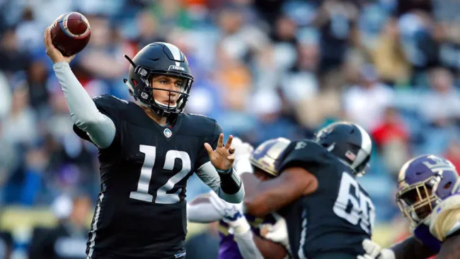 Luis Pérez con los Eagles