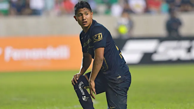 Daniel Ramírez en un partido con Pumas