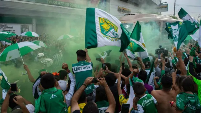 La ciudad de León se volvió caótica para recibir al equipo local 