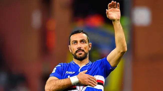Quagliarella agradece en un partido de Sampdoria