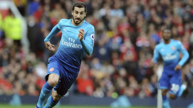 Mkhitaryan durante un partido del Arsenal