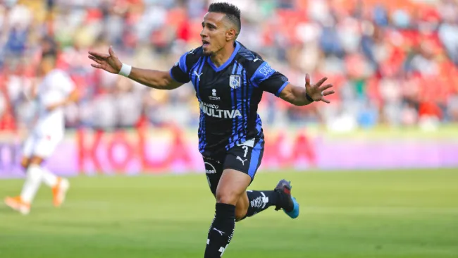 Camilo Sanvezzo celebra una anotación frente a Veracruz 