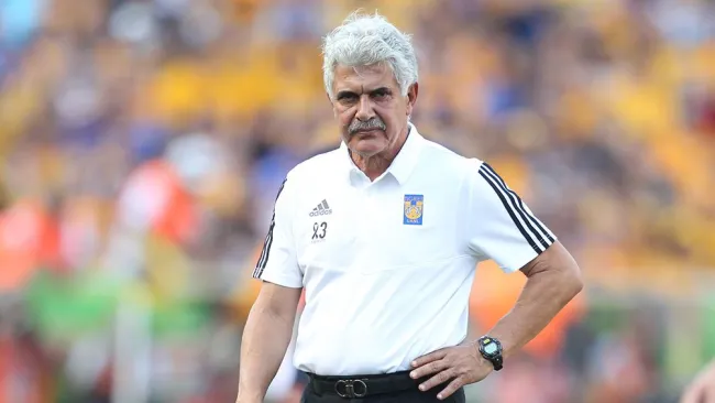 El Tuca Ferretti en un partido con Tigres