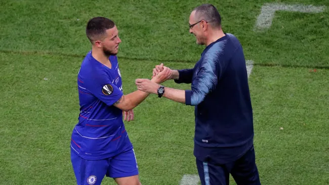 Sarri felicita a Hazard por su actuación en la Final