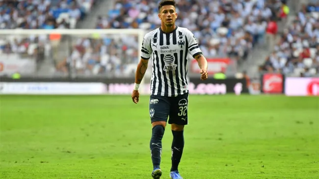 Maximiliano Meza, durante un juego con Rayados
