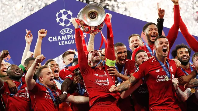 Jugadores del Liverpool festejando el título de la Champions 