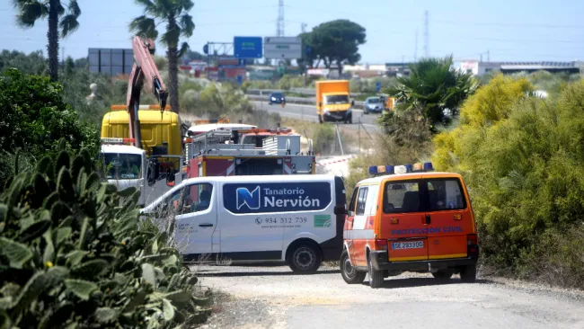 Protección Civil y Tanatorio de Nervión tras el accidente del futbolista Antonio Reyes