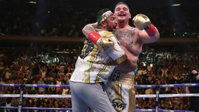 Andy Ruiz celebra tras derrotar a Anthony Joshua 