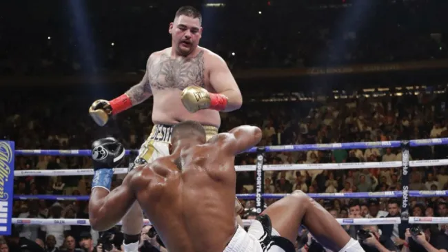 Andy Ruiz manda a la lona al británico Anthony Joshua
