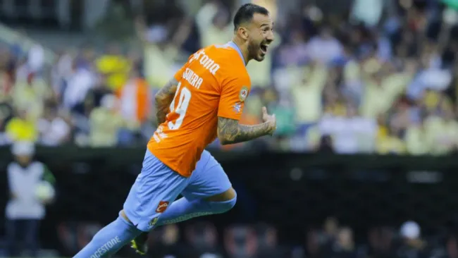 Aguilera, en festejo con el América