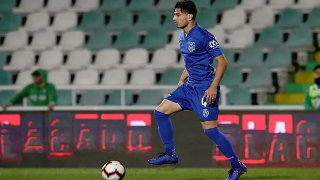 Pollo Briseño, durante un juego con el Feirense de Portugal