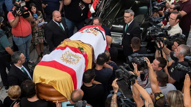 El féretro de José Antonio Reyes a punto de ser trasladado