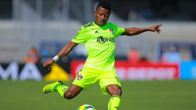 Clifford Aboagye durante un partido con Atlas 