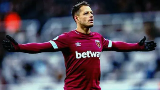 Javier Hernández celebra un gol con el West Ham 