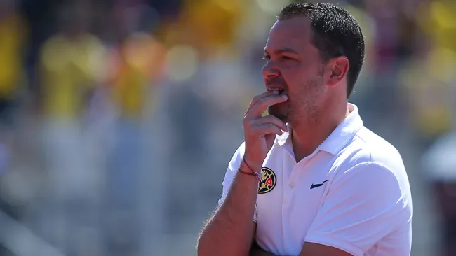 Santiago Baños observa un entrenamiento americanista