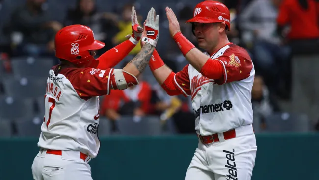 Gamboa y Terrazas festejan triunfo de Diablos Rojos