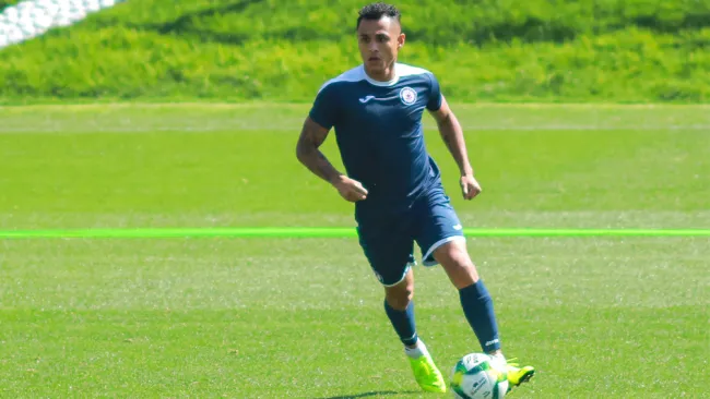 Yoshimar Yotún, durante un entrenamiento con Cruz Azul