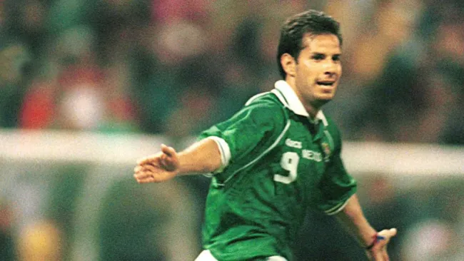 Abundis festeja un gol vs Brasil en la Confederaciones 1999