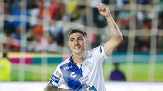 Guzmán festeja gol en el Estadio Hidalgo