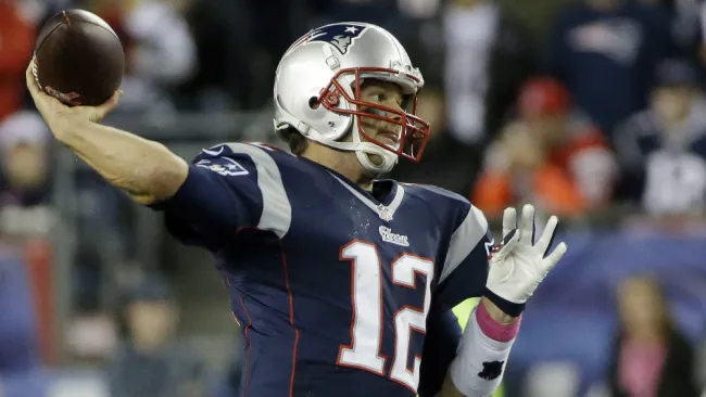 Brady durante un juego con los Patriotas 
