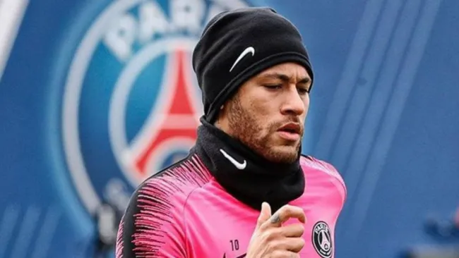 Neymar, en un entrenamiento con el PSG