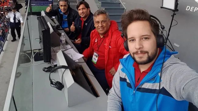 El Pollo Ortiz en una transmisión con Televisa Deportes 