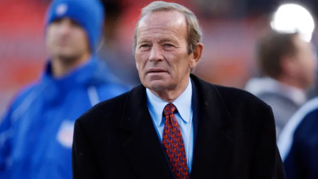  Pat Bowlen, durante un juego de los Broncos