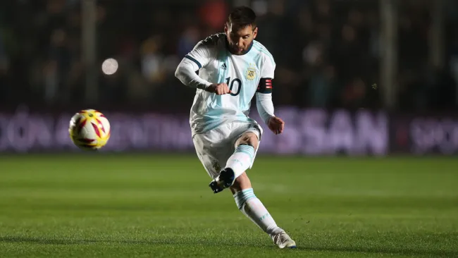 Messi, durante un duelo con la selección de Argentina 