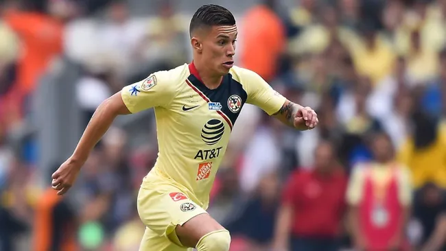 Mateus Uribe en partido con América 