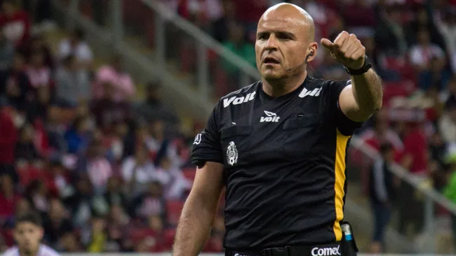 Francisco Chacón en un partido de futbol