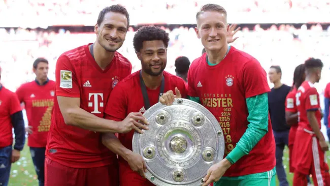 Hummels celebra título de la Bundesliga 2018-2019