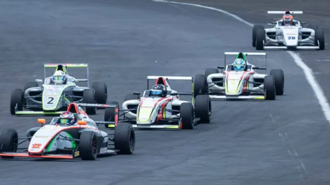 Pilotos en la penúltima fecha de la Temporada 2018-19 de la Fórmula 4 