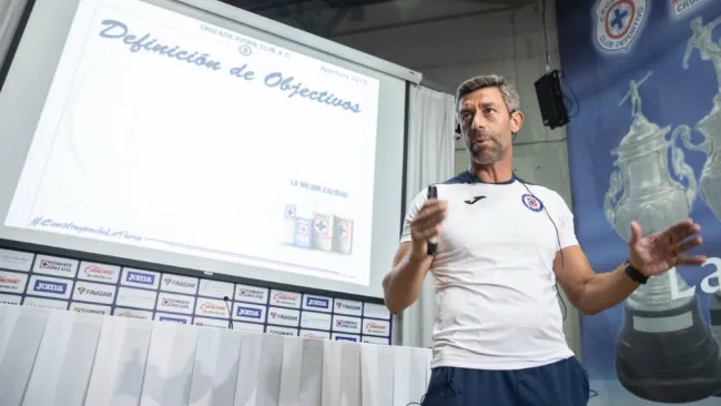 Caixinha presentando su plan de trabajo para el Apertura 2019 