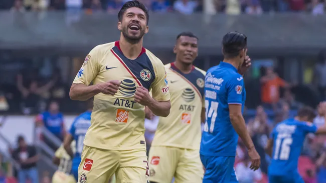 Oribe, en un partido con América en el Estadio Azteca