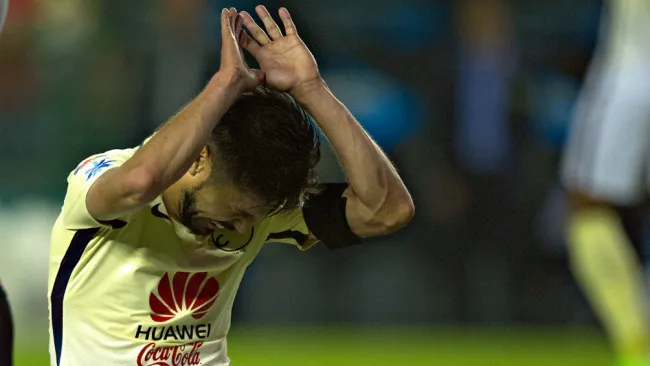 Oribe se lamenta en un juego del América