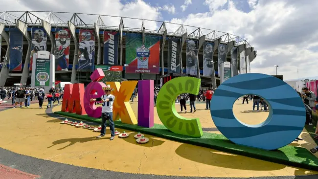 Estadio Azteca decorado para el juego de NFL en 2017